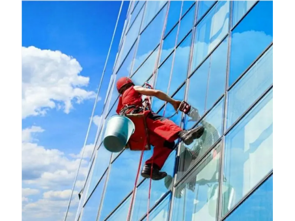 在外墻清洗時使用的專用藥劑是什么？